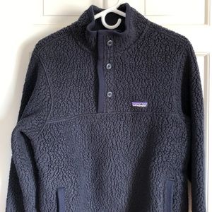 Patagonia navy sherpa fleece pullover.